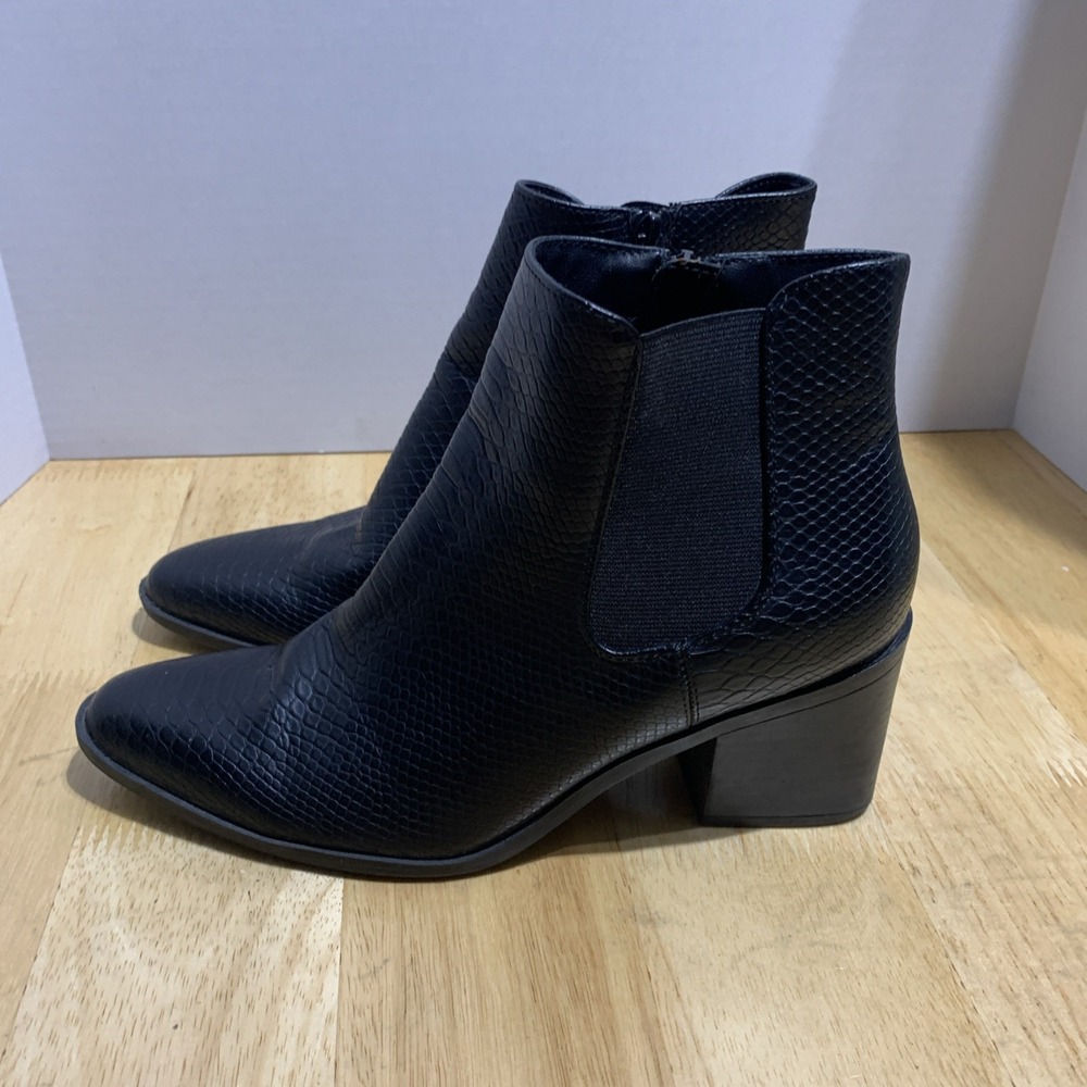 The Limited Kiki Zip Up Ankle Black Faux Snake Skin Boots Size 7.5